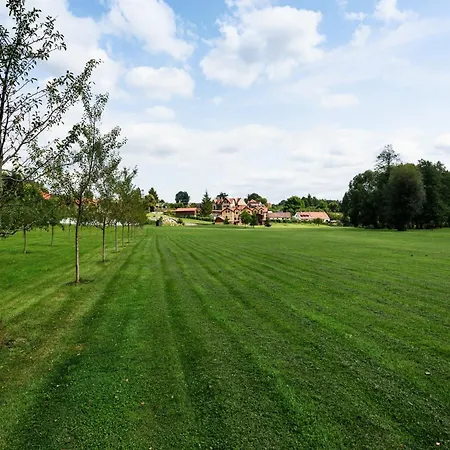 In Varva Ov With Garden And Barbecue Βίλα Varvazov