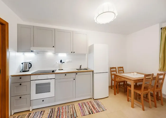 ヴィラ In Varva Ov With Garden And Barbecue *