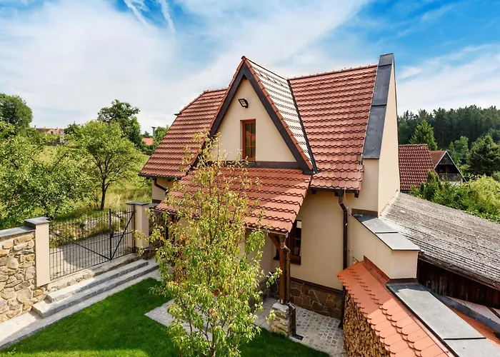 ヴィラ In Varva Ov With Garden And Barbecue Varvažov