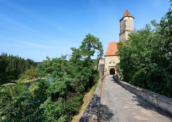 In Varva Ov With Garden And Barbecue ヴィラ Varvažov